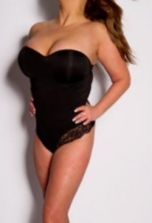 escorts Wellington: WOULD YOU LIKE TO SEE ME? COMPANION FIERY WITH RICH LIPS TO DIP
